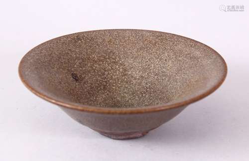 A CHINESE CIRCULAR TEA BOWL, with brown textured glaze, 13.5cm.