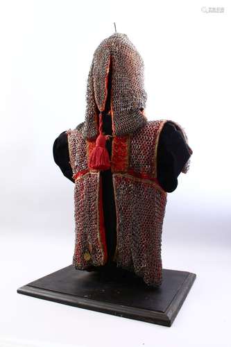 A FINE 19TH CENTURY EXAMPLE OF AN INDIAN LINED CHAIN MAIL SUIT OF ARMOUR, museum quality and