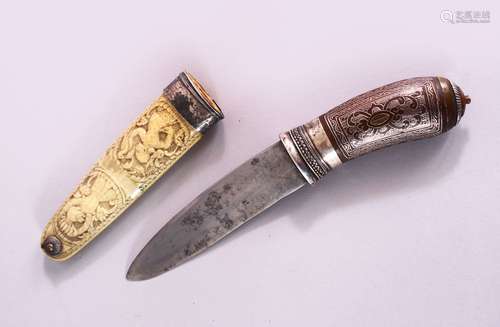 A FINE 18TH / 19TH CENTURY BURMESE SILVER & GOLD INLAID DAGGER, with a carved ivory scabbard, the