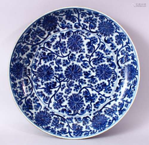 A LARGE CHINESE BLUE, WHITE & COPPER RED PORCELAIN CHARGER, decorated inside with formal floral