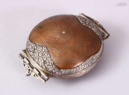 A FINE 18TH/19TH CENTURY SRI LANKAN SILVER INLAID COPPER LIME BOX, the mount with chased and