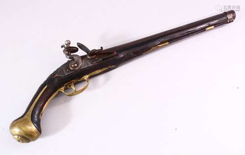 AN 18TH CENTURY ANGLO INDIAN FLINTLOCK PISTOL, plain lockplate, pierced brass decoration and brass