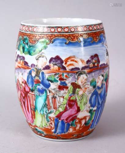 A 19TH/20TH CENTURY CHINESE FAMILLE ROSE BARREL SHAPE TANKARD, depicting figures in a landscape,