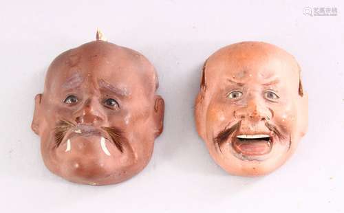 TWO MINIATURE JAPANESE PAINTED PLASTER NOH MASKS, 6cm and 6.5cm high.