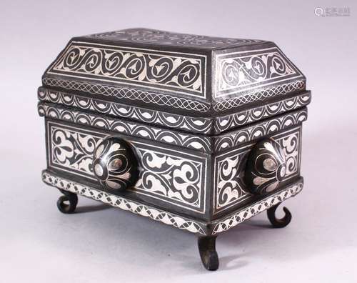 A GOOD 19TH CENTURY SILVER INLAID BIDRI CASKET, with circular bosses to each side, with stylised