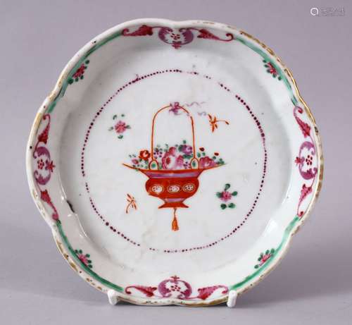 AN 18TH CENTURY CHINESE FAMILLE ROSE CIRCULAR SHAPED SPOON TRAY, painted with a basket of flowers,