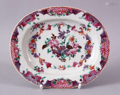 A 19TH CENTURY CHINESE OVAL SHAPED DISH, with floral decoration, 15cm long.