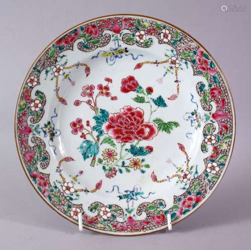 AN 18TH CHINESE FAMILLE ROSE PLATE, painted with flowers.