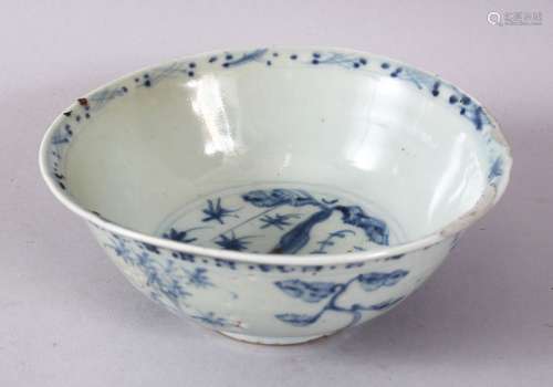 AN 19TH / 20TH CENTURY CHINESE BLUE & WHITE PORCELAIN BOWL,decorated with scenes of stylized