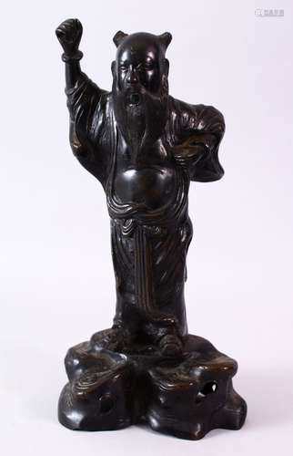 A GOOD 19TH CENTURY BRONZE JAPANESE FIGURE OF AN IMMORTAL, with long flowing beard, arm raised on