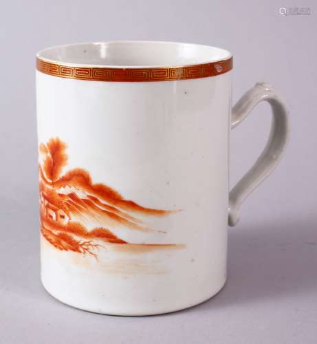 A 19TH CENTURY CHINESE ROUGE DE FEUR PORCELAIN TANKARD, with a simplistic landscape scene, 12cm