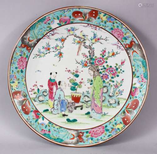 A 19TH CENTURY CHINESE FAMILLE ROSE PORCELAIN PLATE OF SCHOLARS, the decoration depicting a