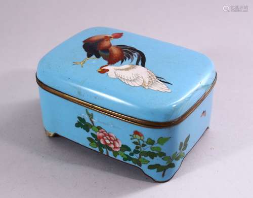 A JAPANESE MEIJI PERIOD CLOISONNE COCKEREL BOX & COVER, the turquoise ground box decorated to the