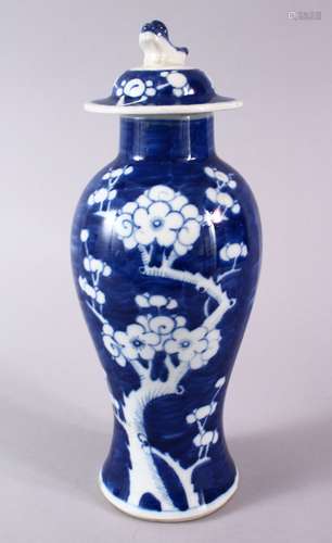 A 19TH CENTURY CHINESE BLUE & WHITE PORCELAIN PRUNUS VASE & COVER, the body decorated with prunus