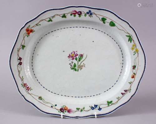 A FINE CHINESE 18TH CENTURY FAMILLE ROSE EXPORT PORCELAIN SERVING DISH, with typical floral