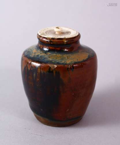 A JAPANESE MEIJI PERIOD POTTERY TEA CADDY / JAR AND IVORY COVER, with a drip glaze base and ivory