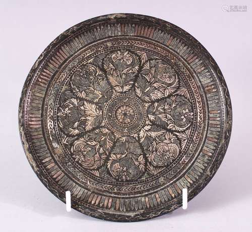 A 19TH CENTURY BIDRI CIRCULAR DISH, inlaid a radiating foliate design, 17cm diameter.