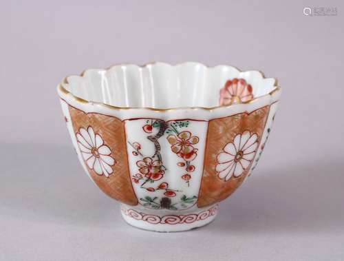 A CHINESE KANGXI PERIOD FAMILLE VERTE PORCELAIN FLUTED TEA BOWL, with decoration of prunus and