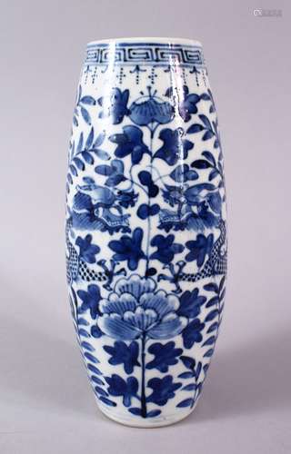 A 19TH CENTURY CHINESE BLUE & WHITE PORCELAIN TAPERED DRAGON VASE, the vase with twin facing dragons