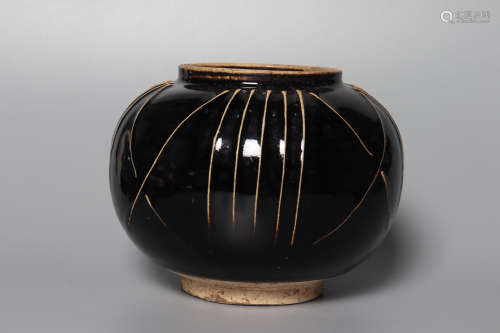 Chinese Ding Wave Porcelain Jar