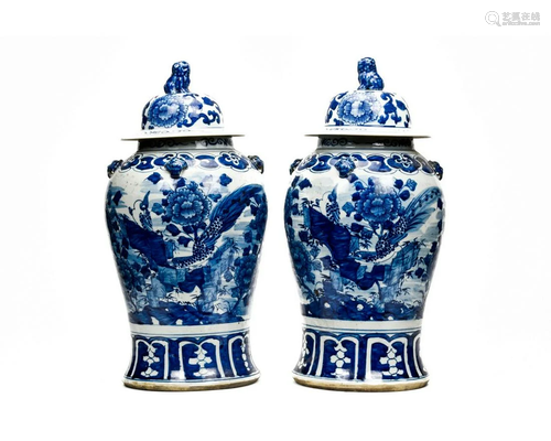 PAIR OF CHINESE BLUE AND WHITE PORCELAIN JARS