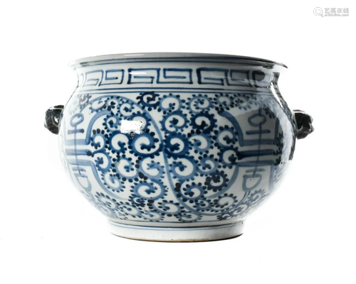 CHINESE MING STYLE BLUE AND WHITE PORCELAIN JAR