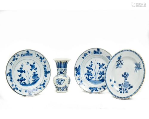 FOUR CHINESE BLUE AND WHITE PORCELAIN PLATES AND VASE