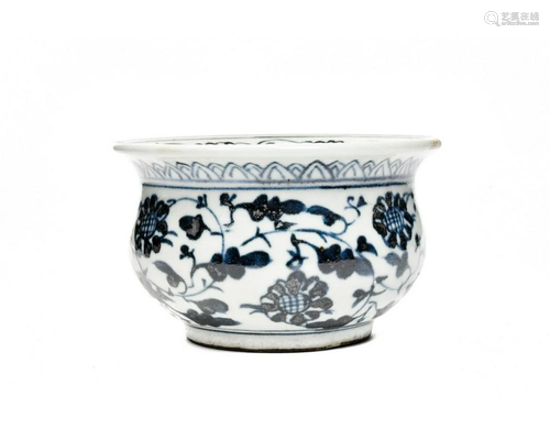 CHINESE BLUE AND WHITE PORCEAIN JAR