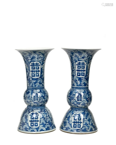 PAIR OF CHINESE BLUE AND WHITE VASES WITH SYMBOLS.