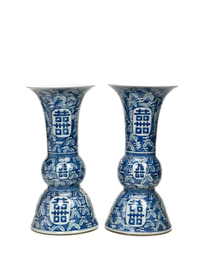 PAIR OF CHINESE BLUE AND WHITE VASES WITH SYMBOLS.