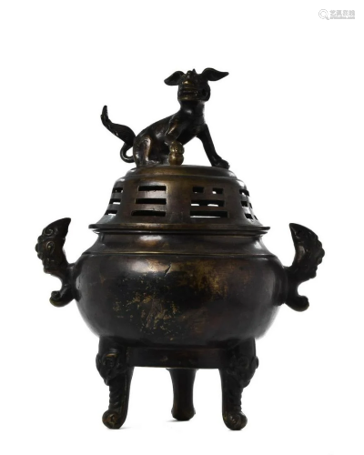 CHINESE LIDED BRONZE CENSER WITH DOG