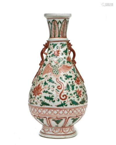 CHINESE PORCELAIN VASE DECORATED WITH DRAGONS