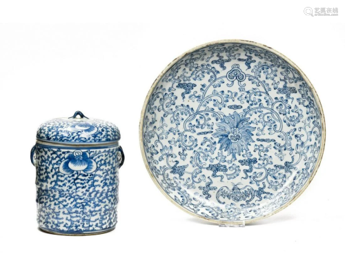 TWO CHINESE BLUE AND WHITE PORCELAIN JAR AND PLATE