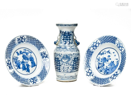 THREE CHINESE BLUE AND WHITE PORCELAIN VESSELS