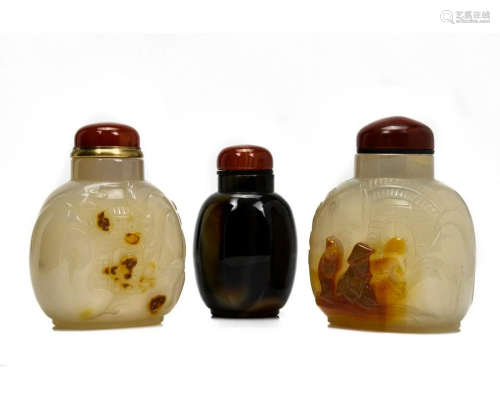 THREE CHINESE AGATE SNUFF BOTTLES