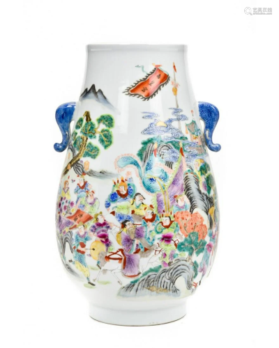 LARGE CHINESE PORCELAIN VASE WITH SCENES