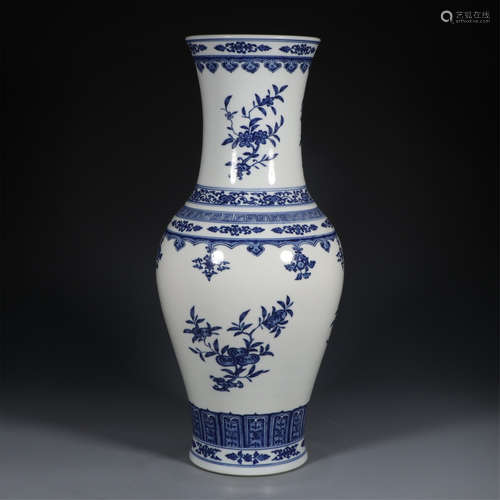 A Chinese Blue and White Porcelain Vase