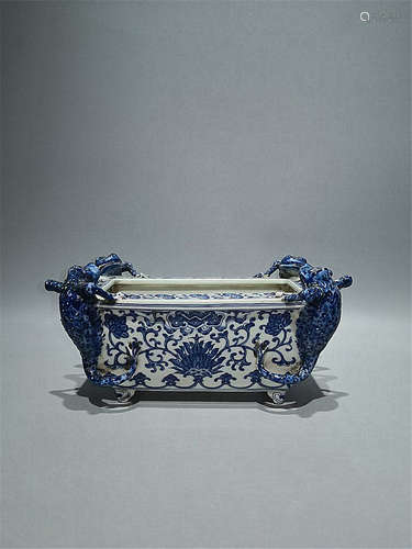 A Chinese Porcelain Brush Washer