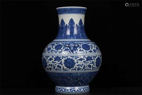 A Chinese Blue and White Porcelain Vase