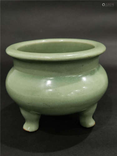 a chinese yue dynasty long quan censer