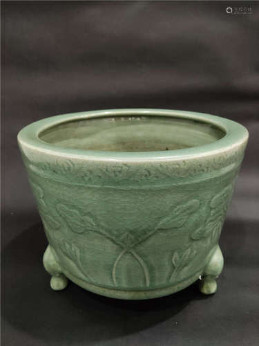 a chinese yue dynasty long quan censer