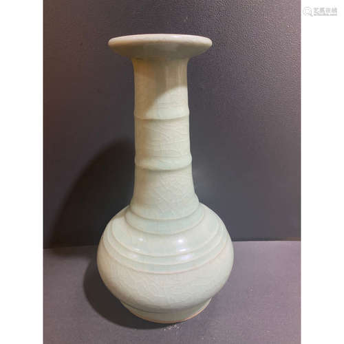 a chinese souther nsong long quan vase