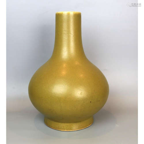 a chinese tea duste vase