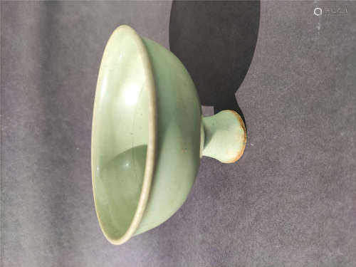 a chinese yue dynasty long quan steam cup