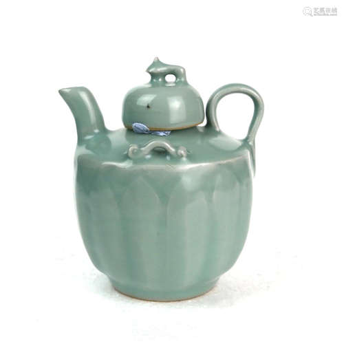 a chinese ming long quan tea pot