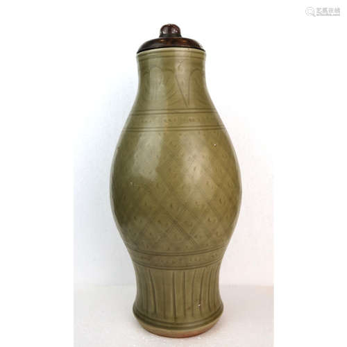 a chinese ming long quan vase