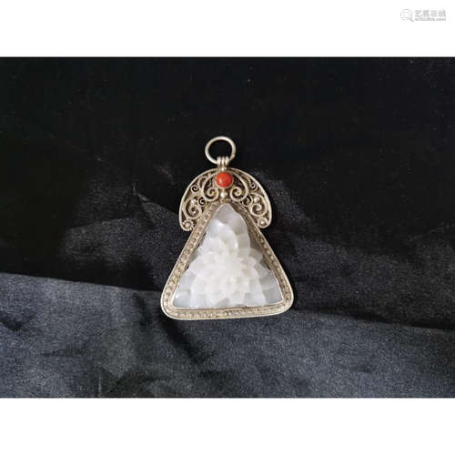 A Chinese Triangle Hetian Jade with Silver around