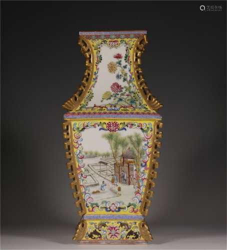 A Chinese Famille-Rose Porcelain Container