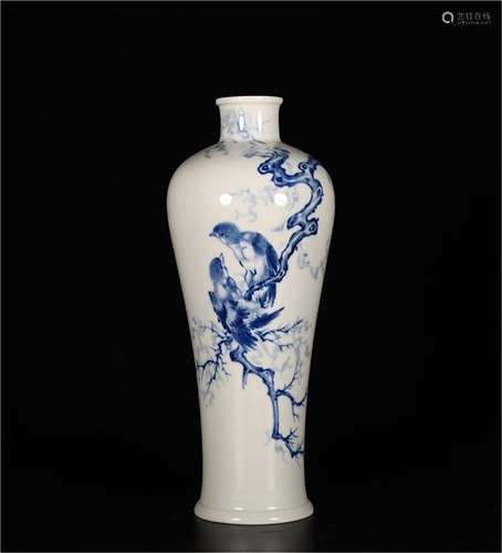 A Chinese Blue and White Porcelain Vase