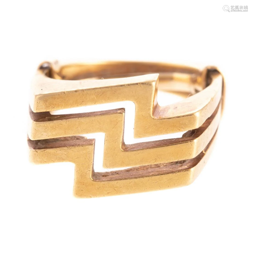 An 18K Ring with Zig-Zag Design